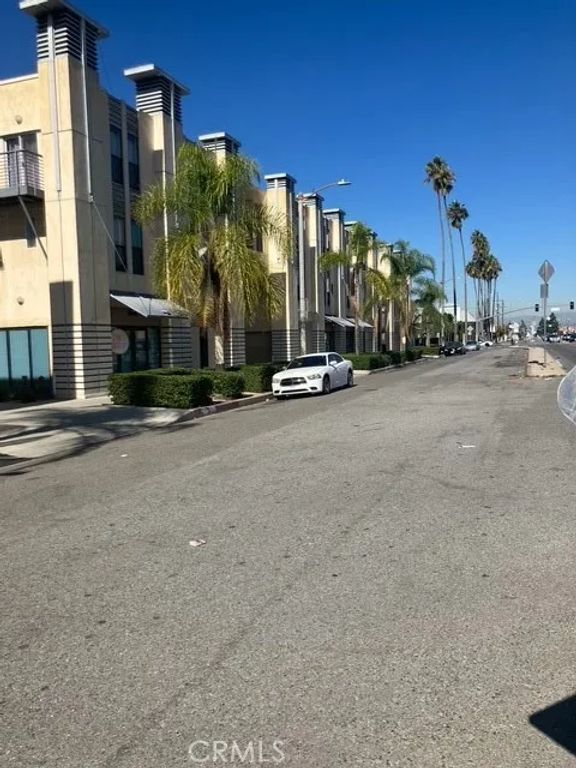 8021 S VERMONT Avenue 24, Los Angeles, CA 90044