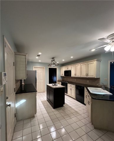 604 S Seattle Avenue, Russellville, AR 72801