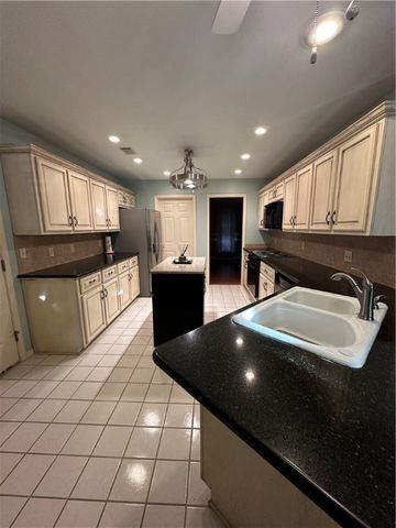 604 S Seattle Avenue, Russellville, AR 72801