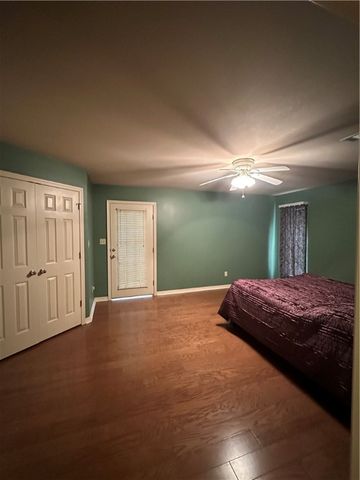 604 S Seattle Avenue, Russellville, AR 72801