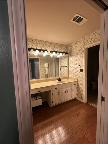 604 S Seattle Avenue, Russellville, AR 72801