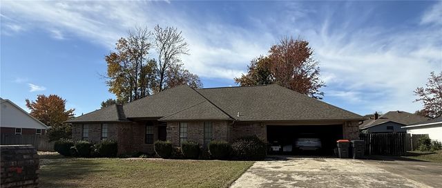 604 S Seattle Avenue, Russellville, AR 72801