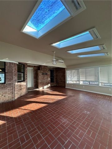 604 S Seattle Avenue, Russellville, AR 72801