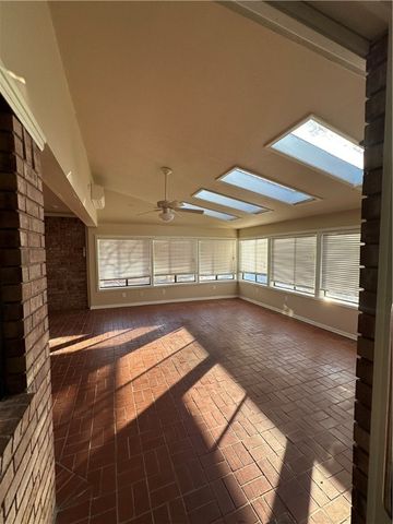 604 S Seattle Avenue, Russellville, AR 72801