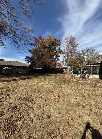 604 S Seattle Avenue, Russellville, AR 72801