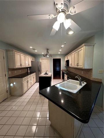 604 S Seattle Avenue, Russellville, AR 72801