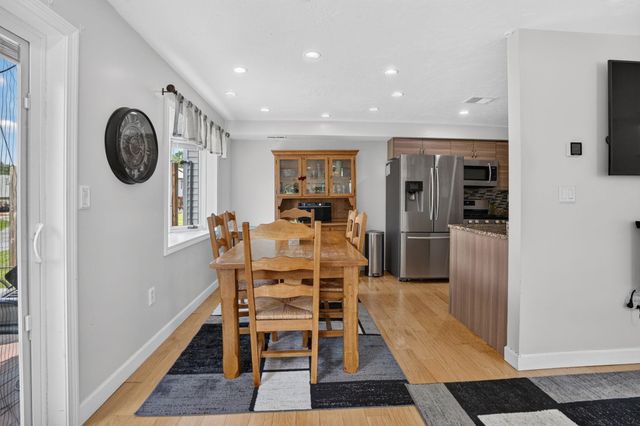264 Stonebridge Drive, Nashua, NH 03063