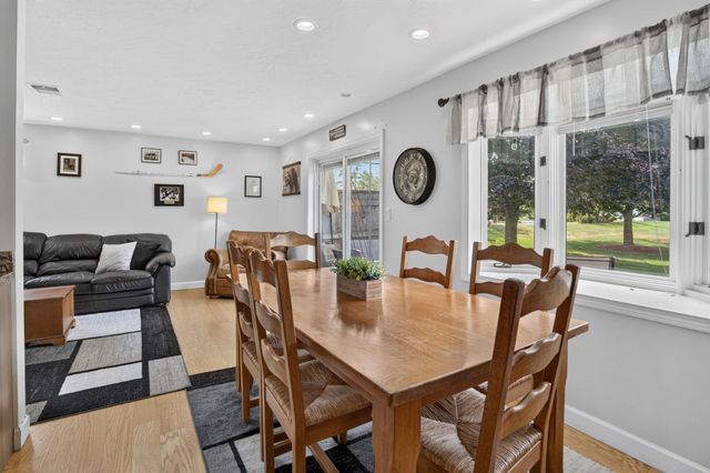 264 Stonebridge Drive, Nashua, NH 03063