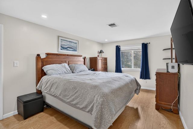 264 Stonebridge Drive, Nashua, NH 03063