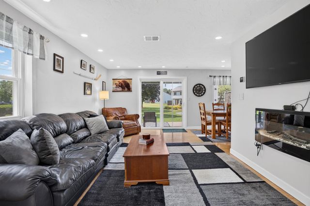 264 Stonebridge Drive, Nashua, NH 03063