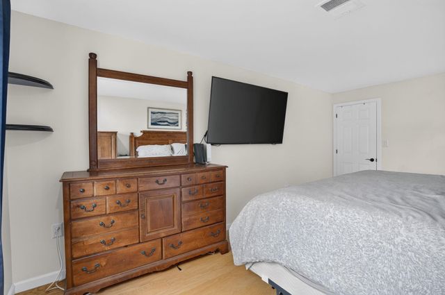 264 Stonebridge Drive, Nashua, NH 03063