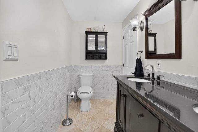 264 Stonebridge Drive, Nashua, NH 03063