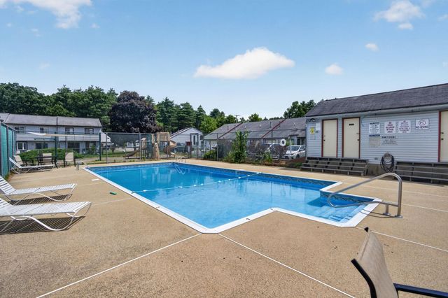 264 Stonebridge Drive, Nashua, NH 03063