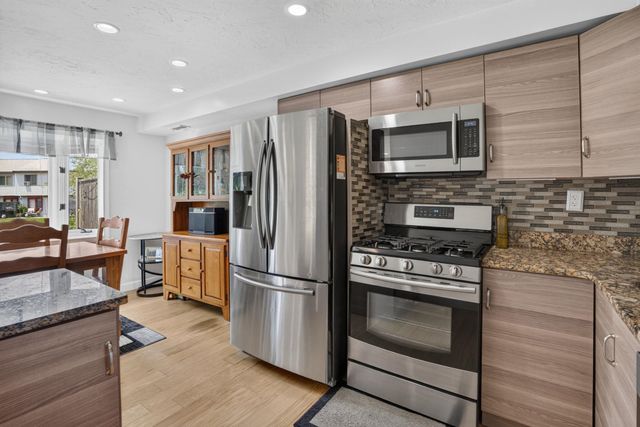 264 Stonebridge Drive, Nashua, NH 03063
