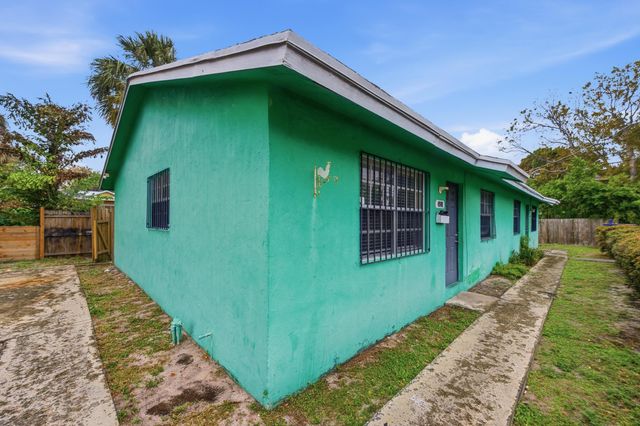 4901 Spruce Avenue, West Palm Beach, FL 33407