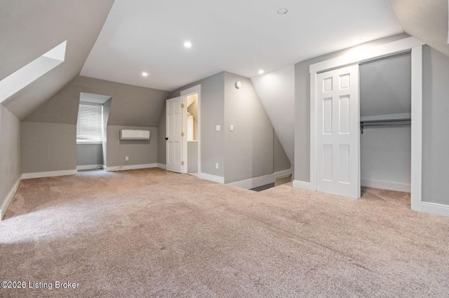 2217 Grinstead Dr, Louisville, KY 40204