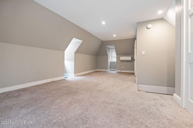 2217 Grinstead Dr, Louisville, KY 40204
