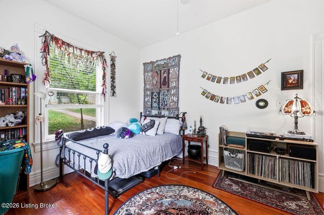 2217 Grinstead Dr, Louisville, KY 40204