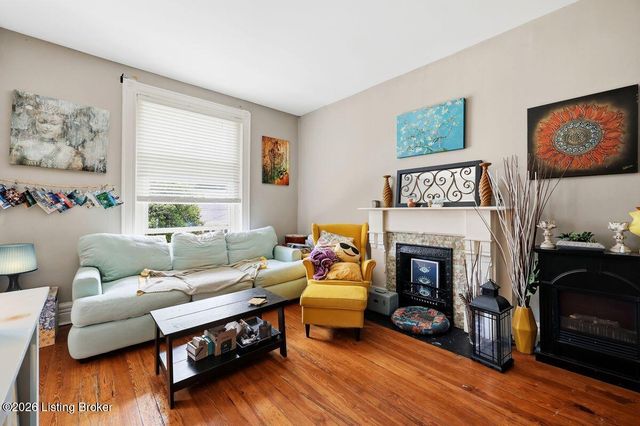 2217 Grinstead Dr, Louisville, KY 40204
