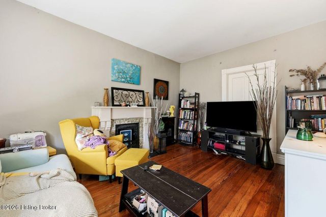 2217 Grinstead Dr, Louisville, KY 40204
