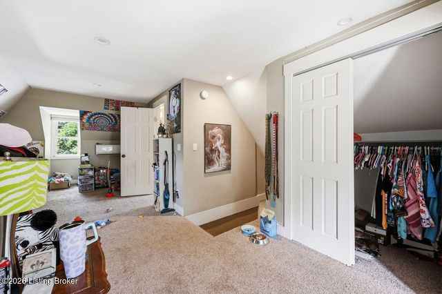 2217 Grinstead Dr, Louisville, KY 40204