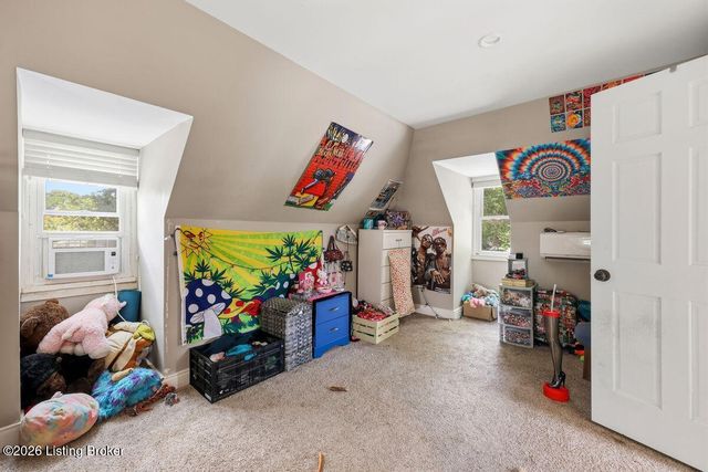 2217 Grinstead Dr, Louisville, KY 40204