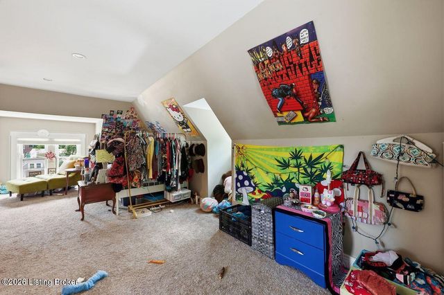 2217 Grinstead Dr, Louisville, KY 40204