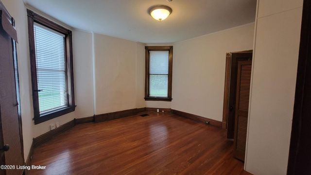 2217 Grinstead Dr, Louisville, KY 40204