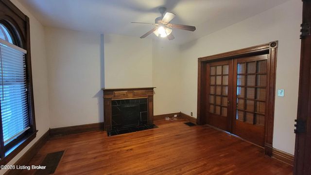 2217 Grinstead Dr, Louisville, KY 40204