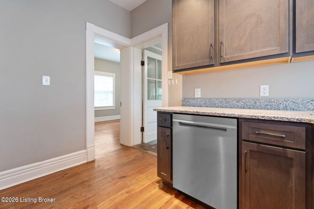 2217 Grinstead Dr, Louisville, KY 40204