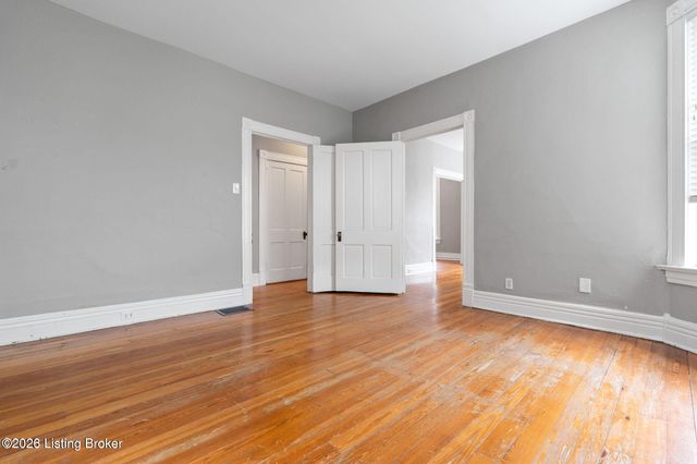 2217 Grinstead Dr, Louisville, KY 40204