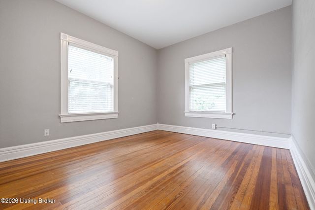 2217 Grinstead Dr, Louisville, KY 40204