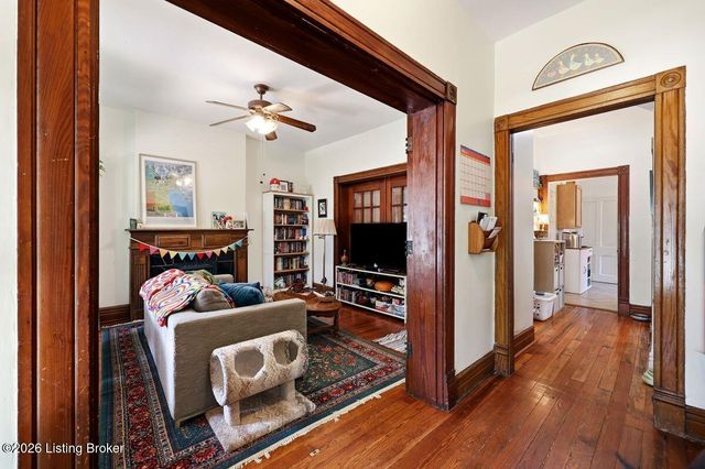2217 Grinstead Dr, Louisville, KY 40204
