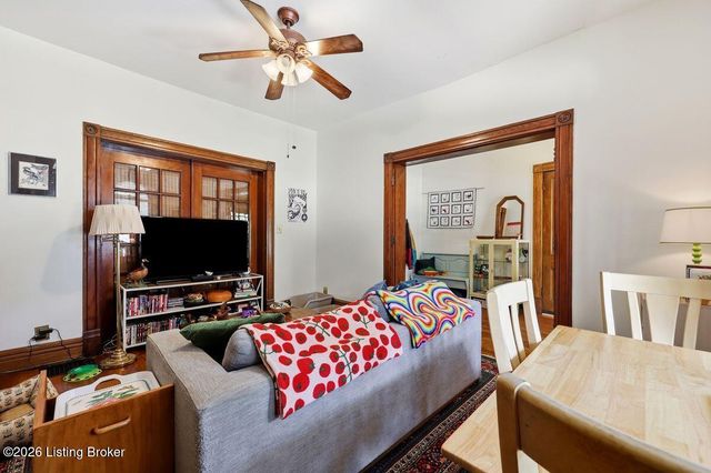 2217 Grinstead Dr, Louisville, KY 40204