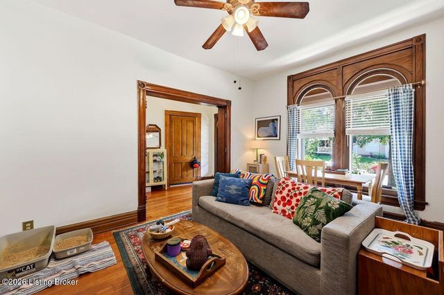 2217 Grinstead Dr, Louisville, KY 40204