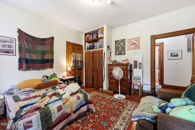 2217 Grinstead Dr, Louisville, KY 40204