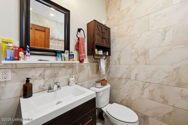 2217 Grinstead Dr, Louisville, KY 40204