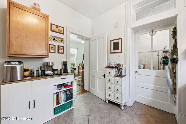 2217 Grinstead Dr, Louisville, KY 40204