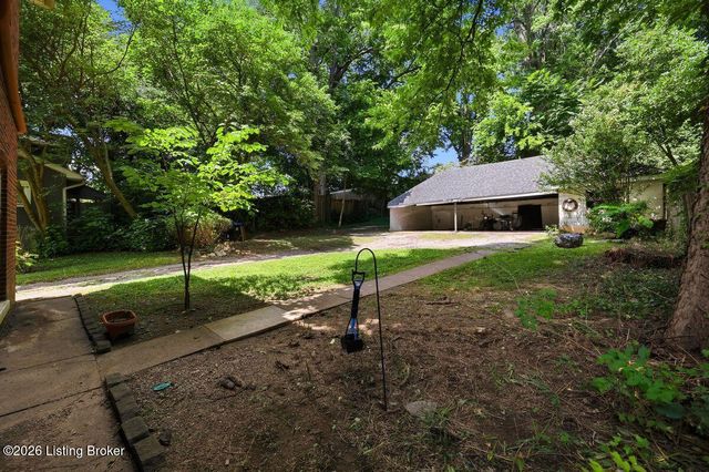 2217 Grinstead Dr, Louisville, KY 40204