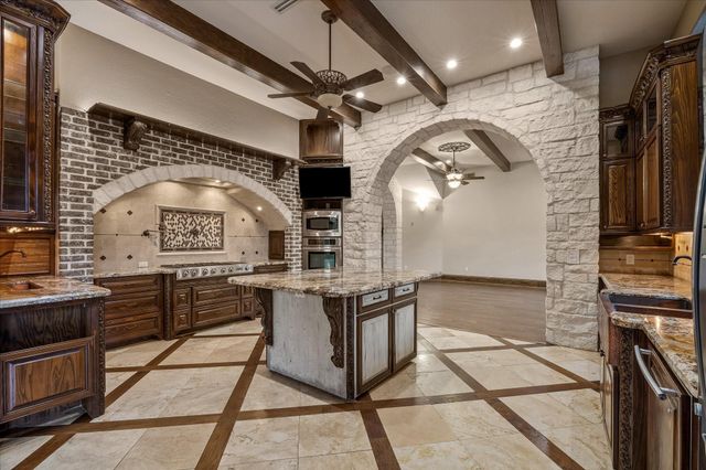 4 Steven Luke Lane, Friendswood, TX 77546