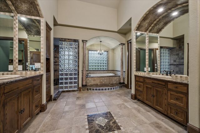 4 Steven Luke Lane, Friendswood, TX 77546