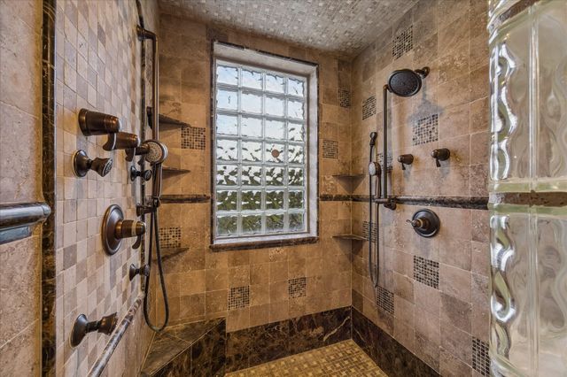 4 Steven Luke Lane, Friendswood, TX 77546