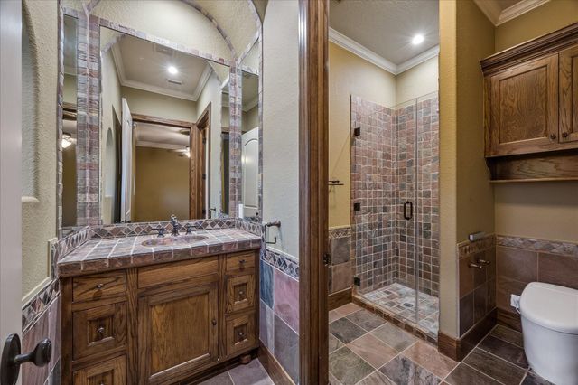 4 Steven Luke Lane, Friendswood, TX 77546