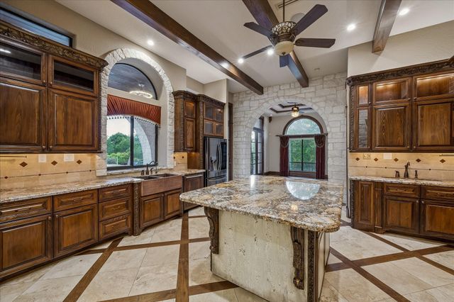 4 Steven Luke Lane, Friendswood, TX 77546