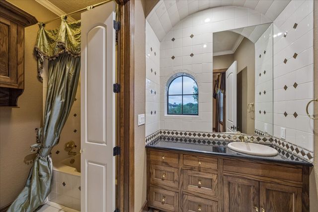 4 Steven Luke Lane, Friendswood, TX 77546