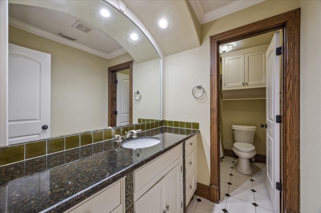 4 Steven Luke Lane, Friendswood, TX 77546
