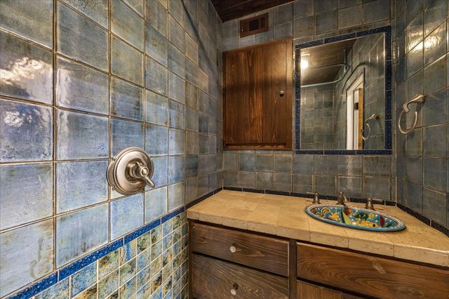 4 Steven Luke Lane, Friendswood, TX 77546