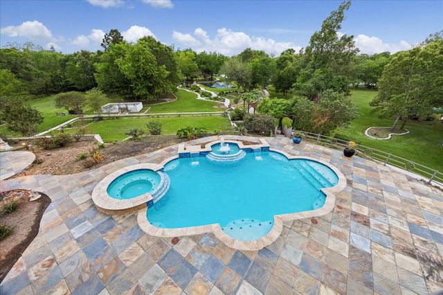 4 Steven Luke Lane, Friendswood, TX 77546