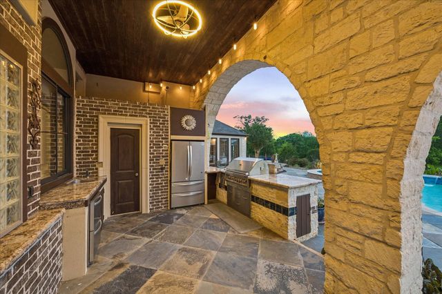 4 Steven Luke Lane, Friendswood, TX 77546