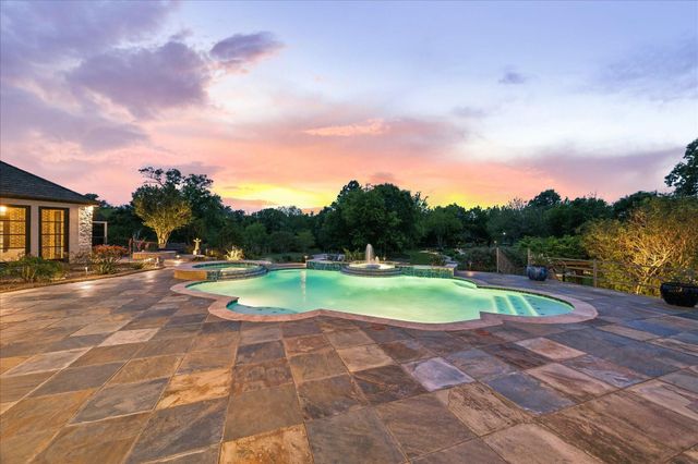 4 Steven Luke Lane, Friendswood, TX 77546